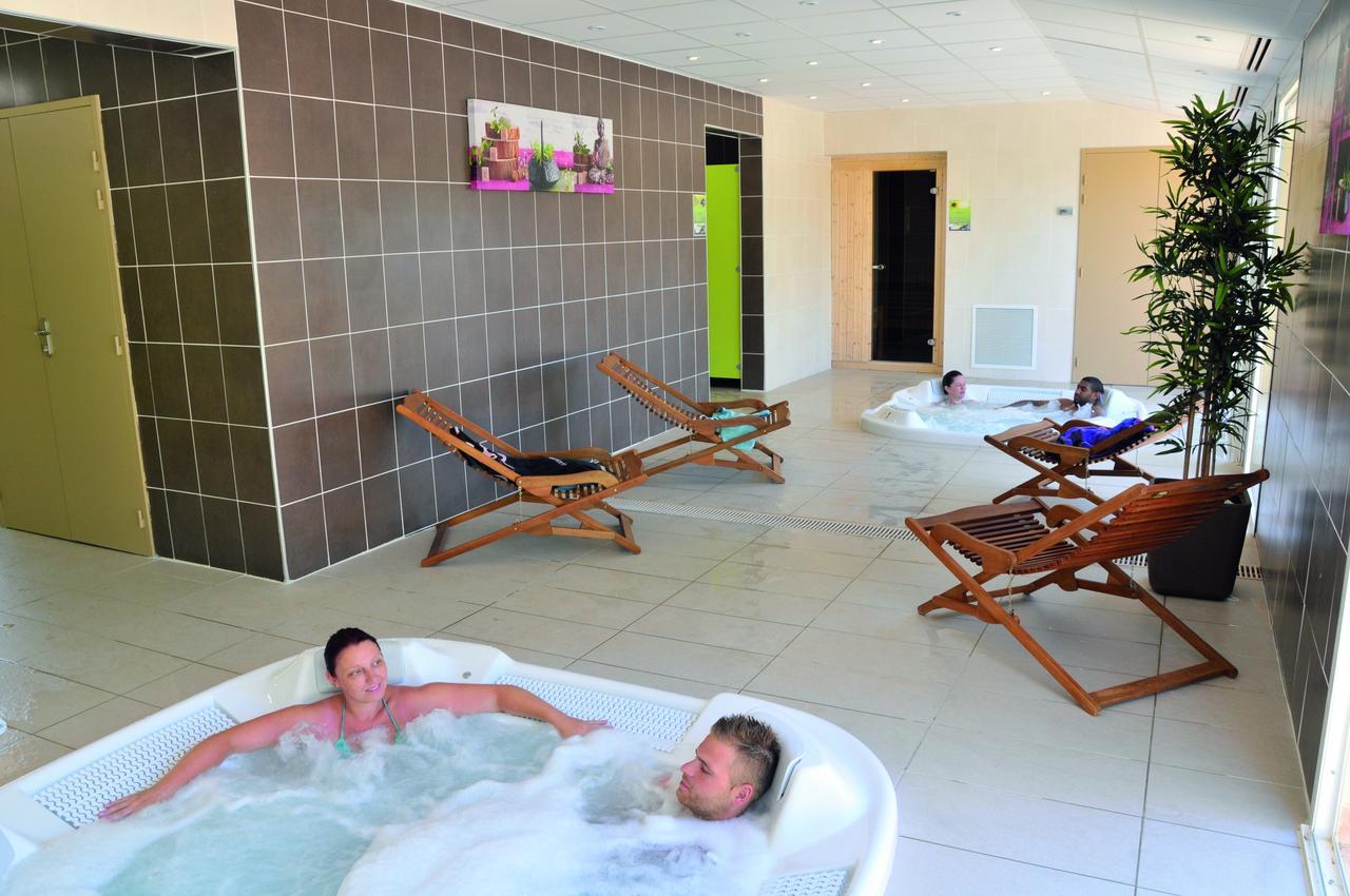 Vtf Le Castelet Hotel Saint Aygulf Buitenkant foto